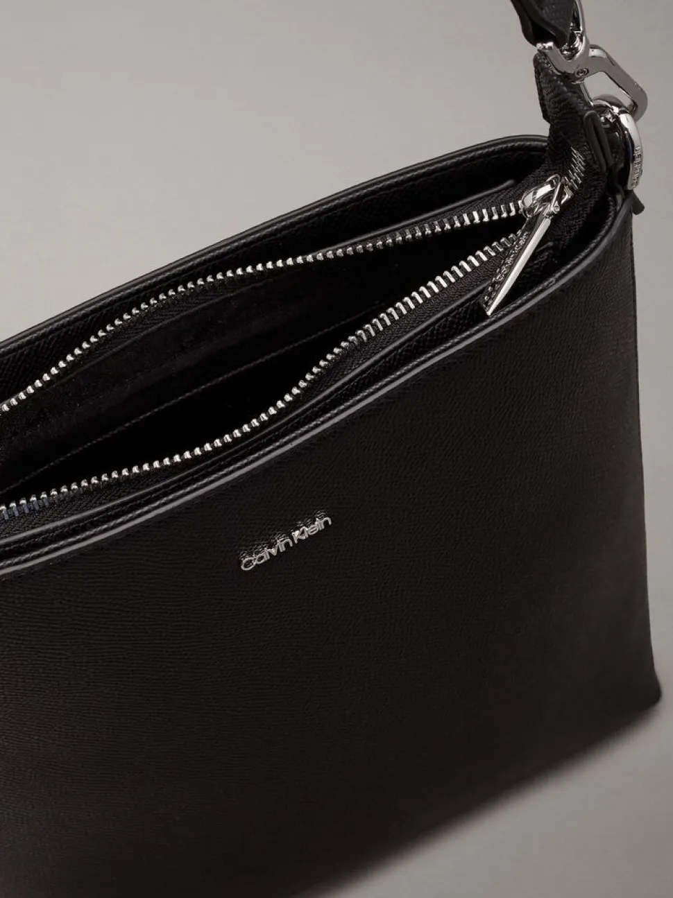 Borsa a secchiello Calvin Klein Nera