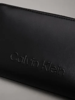 Portafoglio donna con zip Calvin Klein Nero