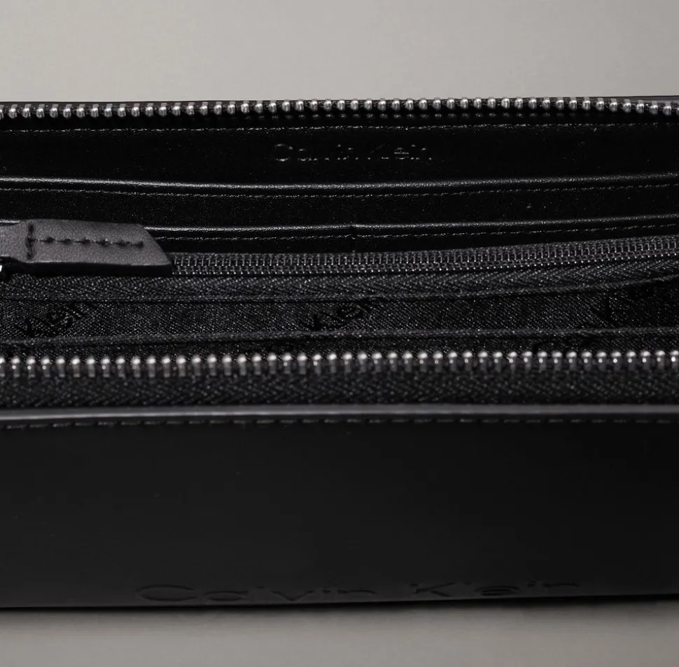 Portafoglio donna con zip Calvin Klein Nero