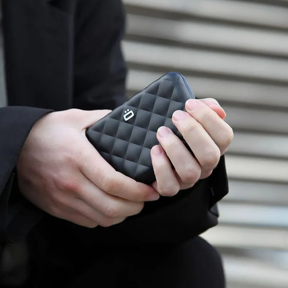 Portafoglio in alluminio Ogon Design Smart Case V2 Quilted Black